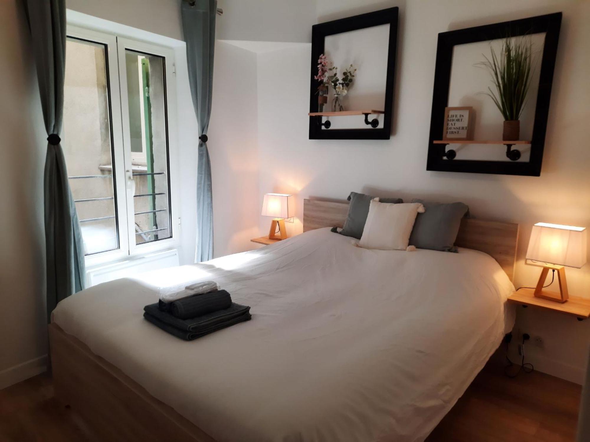 Beautiful Old Town Flat, Near The Beach Νίκαια Εξωτερικό φωτογραφία