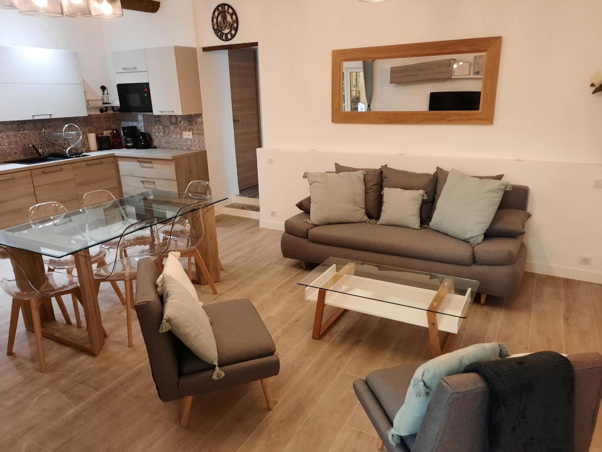Beautiful Old Town Flat, Near The Beach Νίκαια Εξωτερικό φωτογραφία
