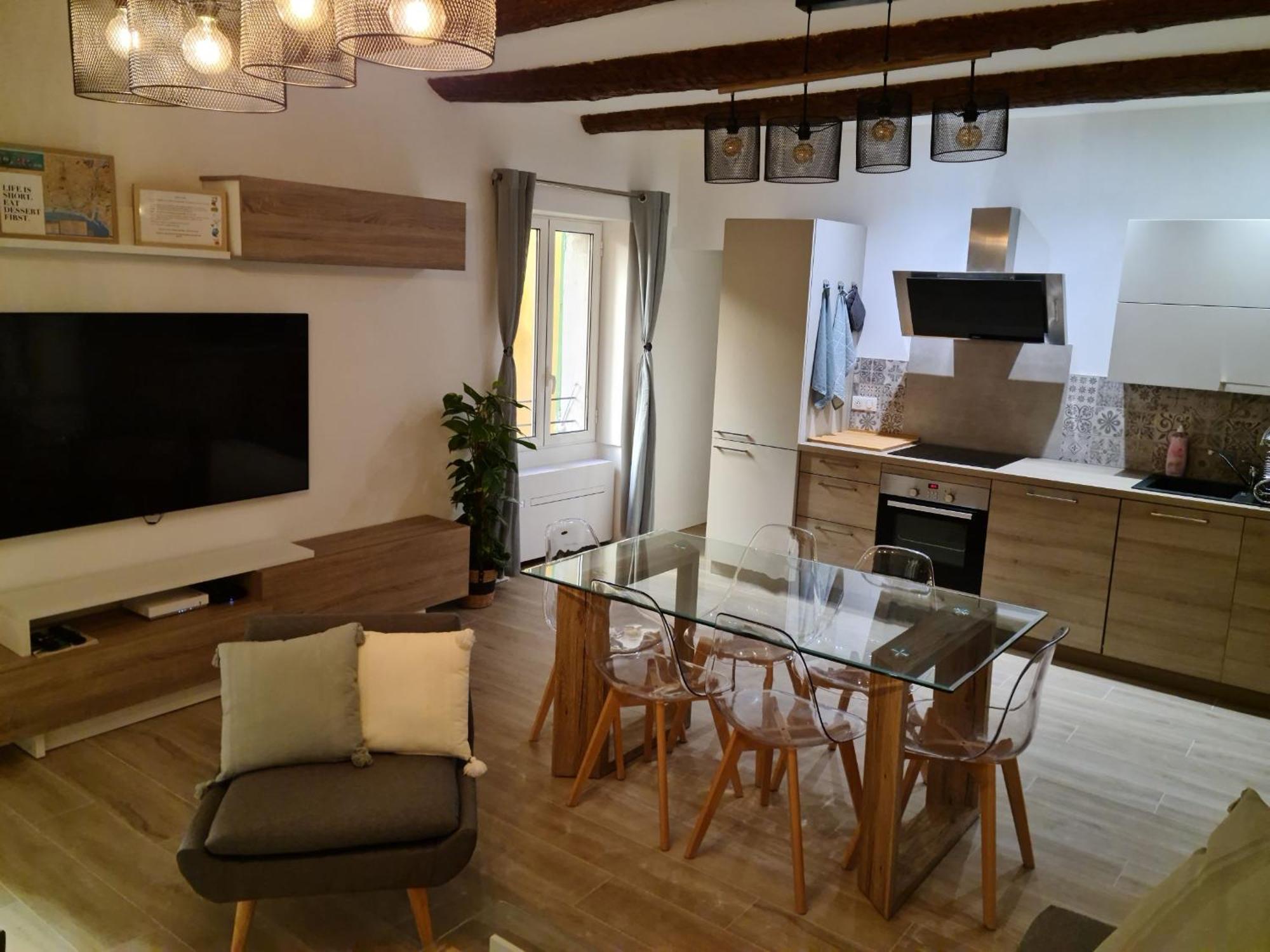 Beautiful Old Town Flat, Near The Beach Νίκαια Εξωτερικό φωτογραφία